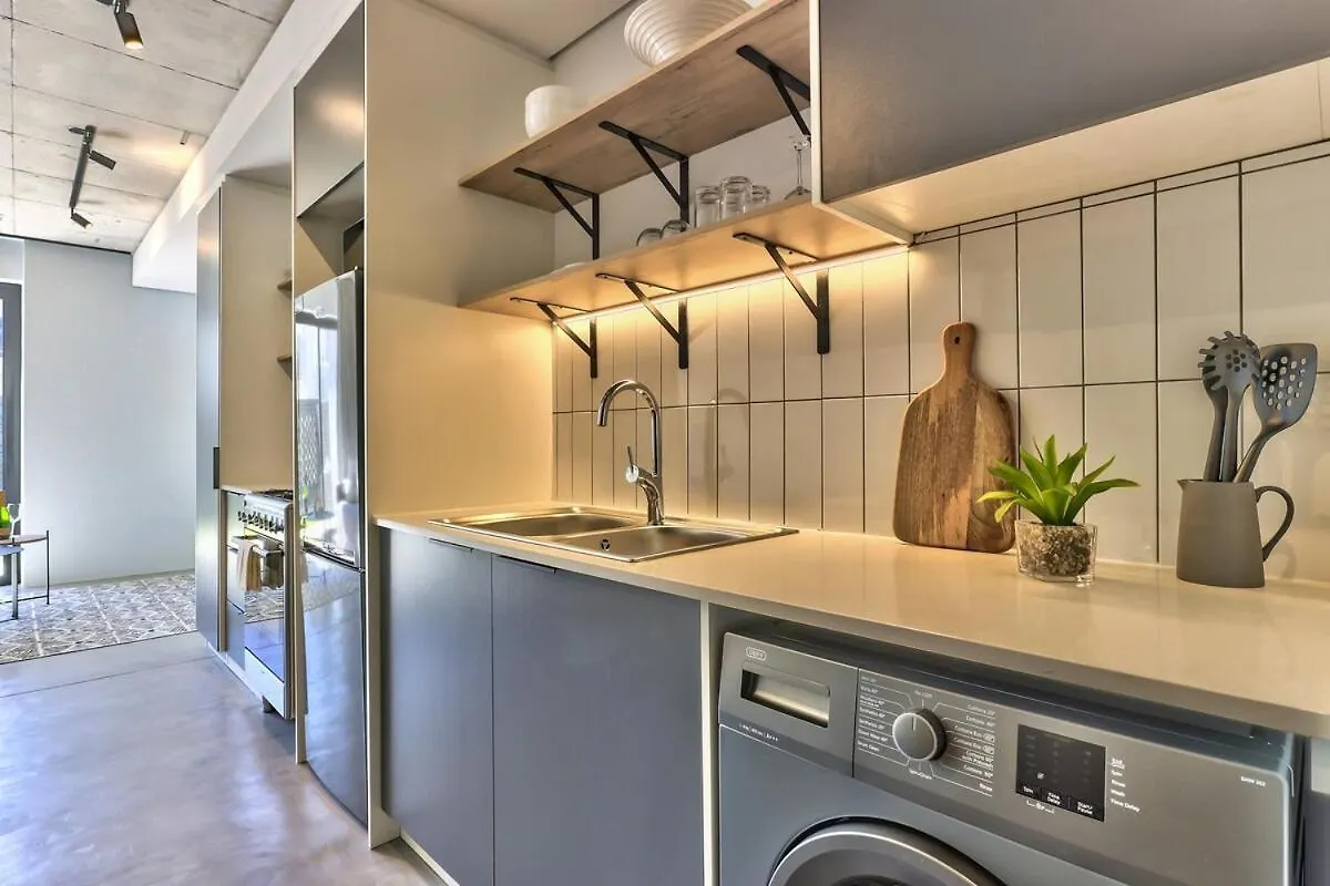 Secure, Central, Fast Wifi, Perfect Family Retreat Cape Town Apartment