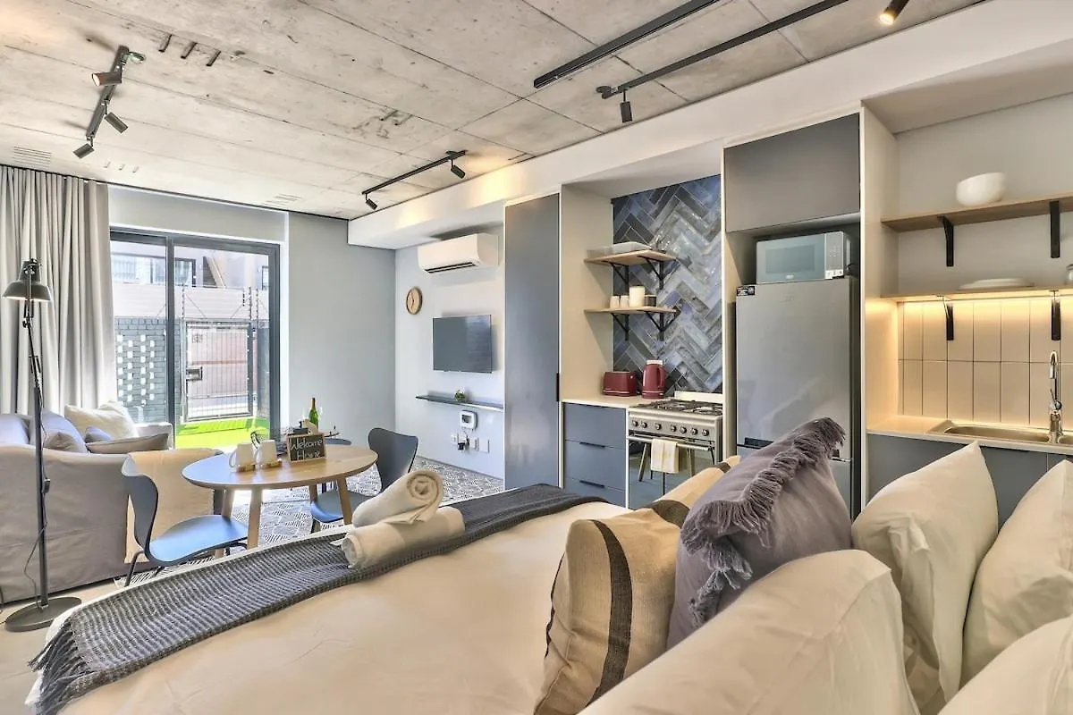 Secure, Central, Fast Wifi, Perfect Family Retreat Cape Town Apartment